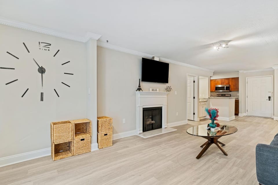 Communal lounge/ TV room, Kitchen or kitchenette
