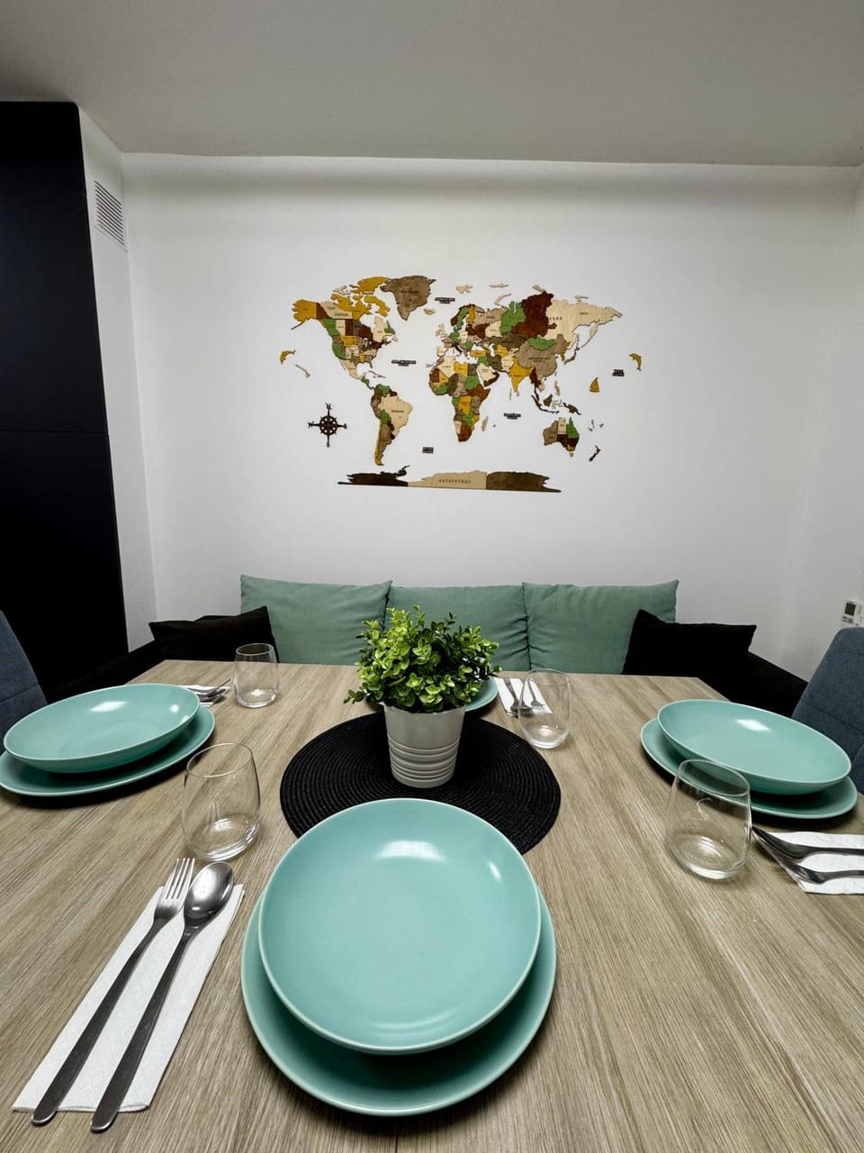 Food and drinks, Dining area, Food