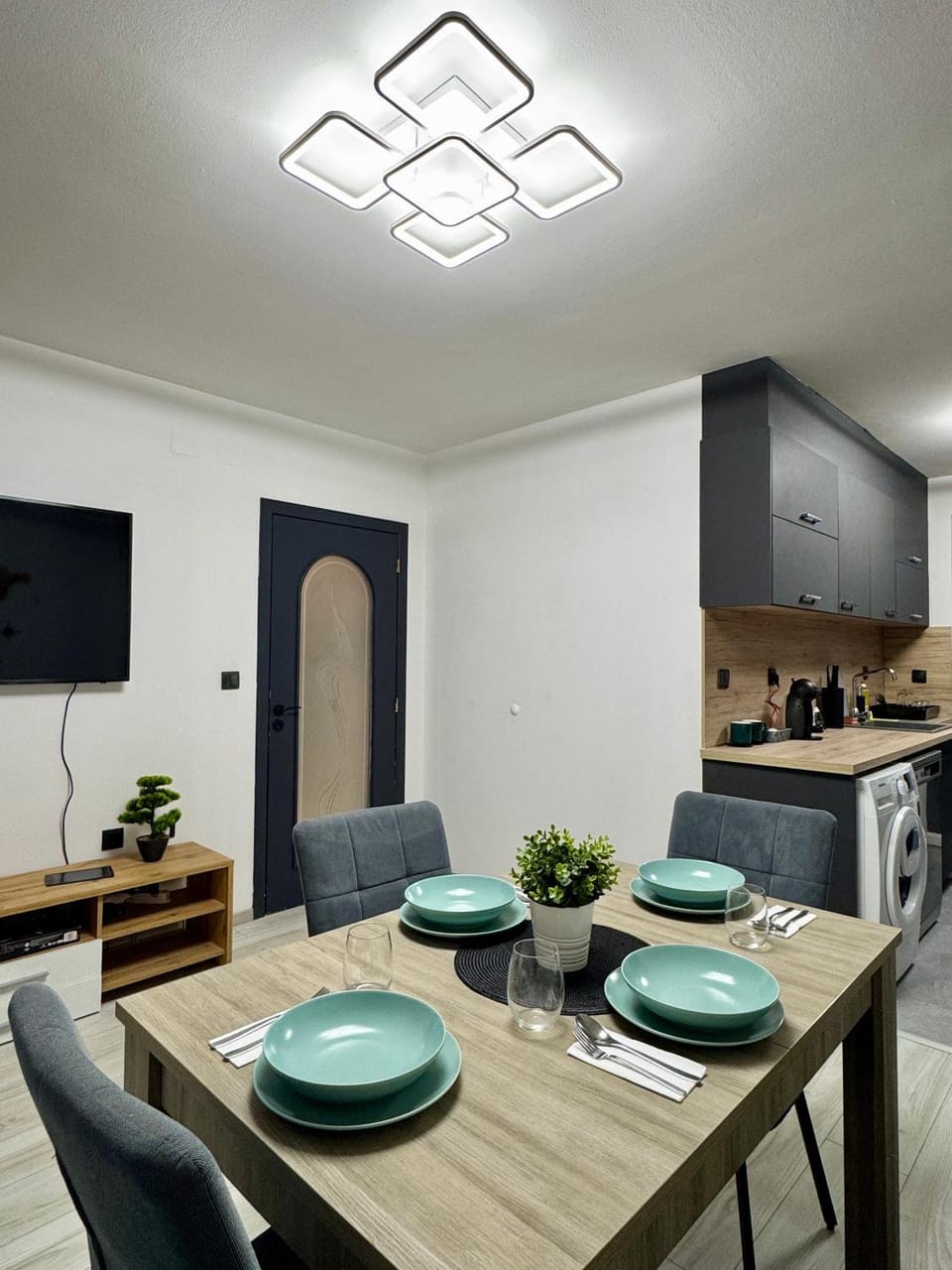 TV and multimedia, Kitchen or kitchenette, Living room, Seating area, Dining area, minibar, stove