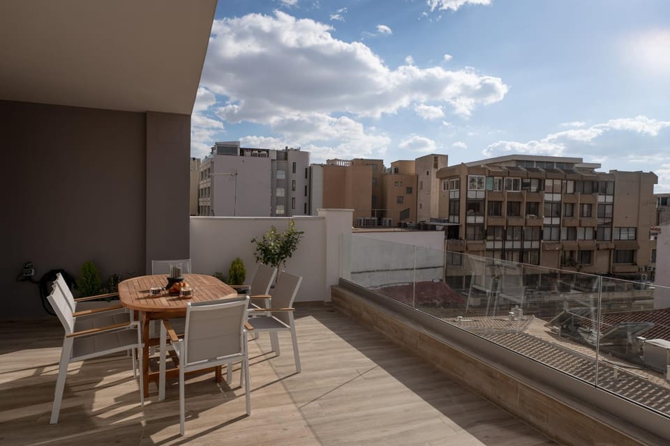 Patio, Balcony/Terrace, Seating area, City view