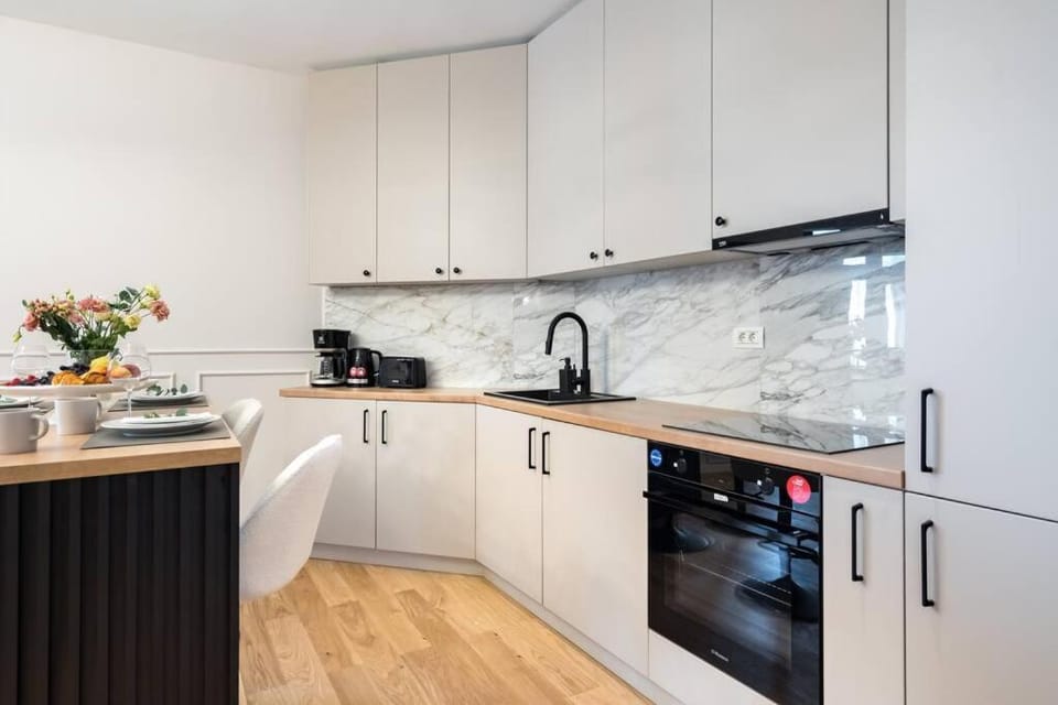 Stunning Views 3BR Sunny Flat - Amazing Terrace Apartment in Bucharest
