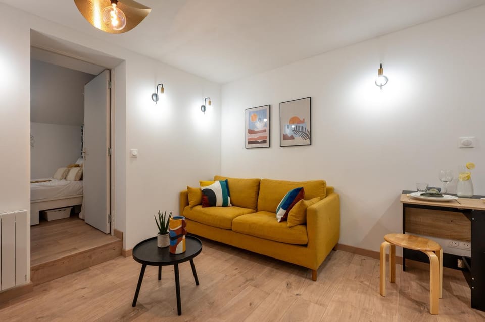 Communal lounge/ TV room, Living room, Seating area