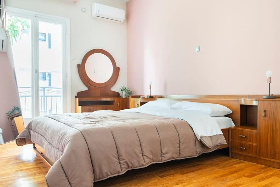 Amazing Huge Bright full 3BDR apt inAcropolis Apartment in Athens