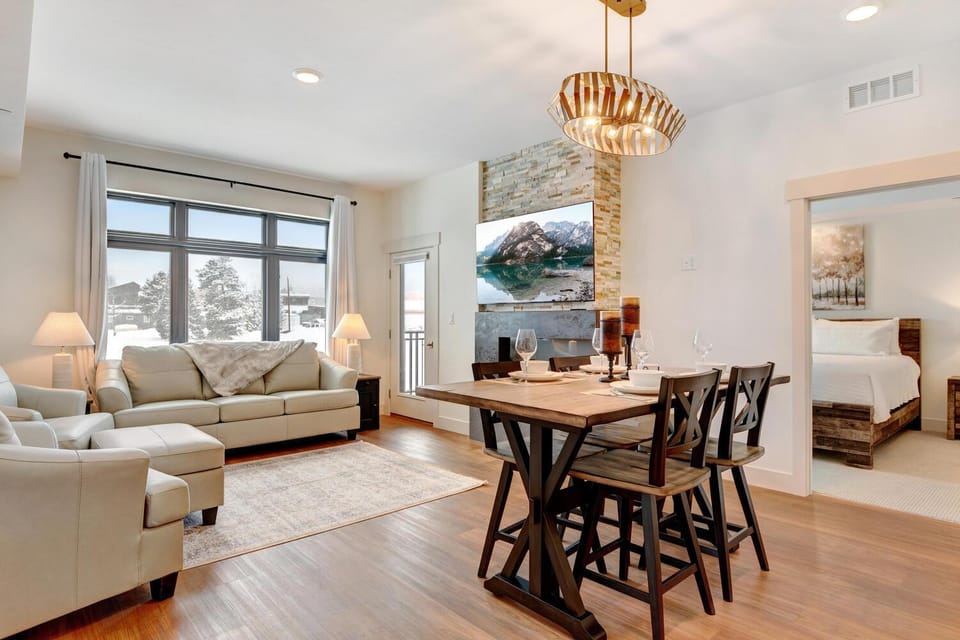 Living room, Dining area