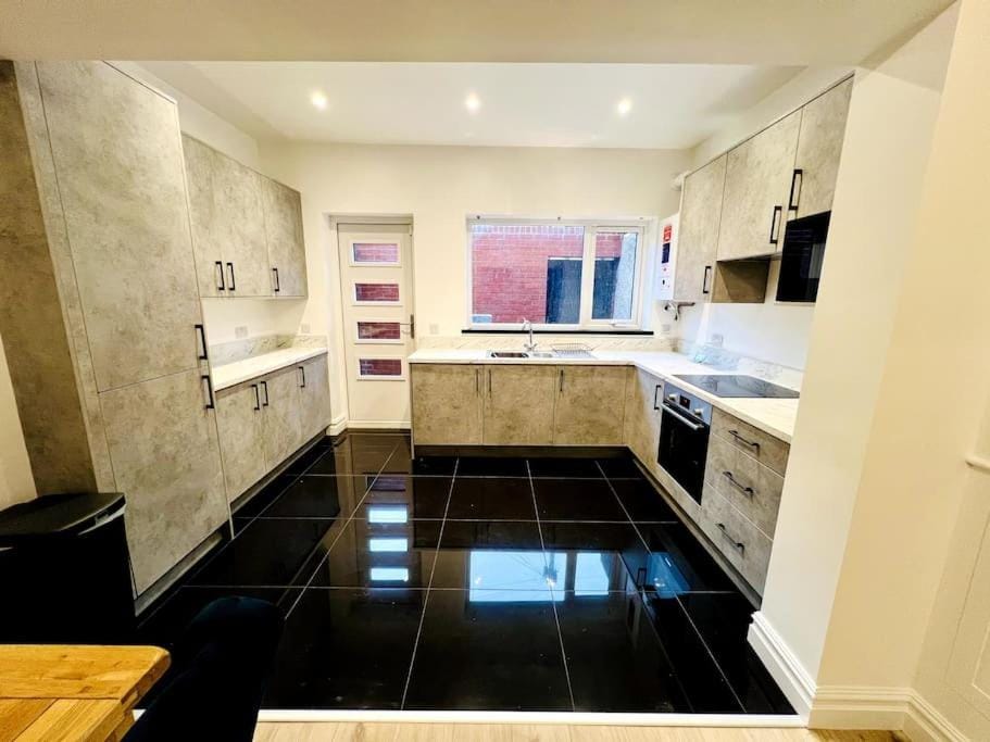 Kitchen or kitchenette, oven, stove