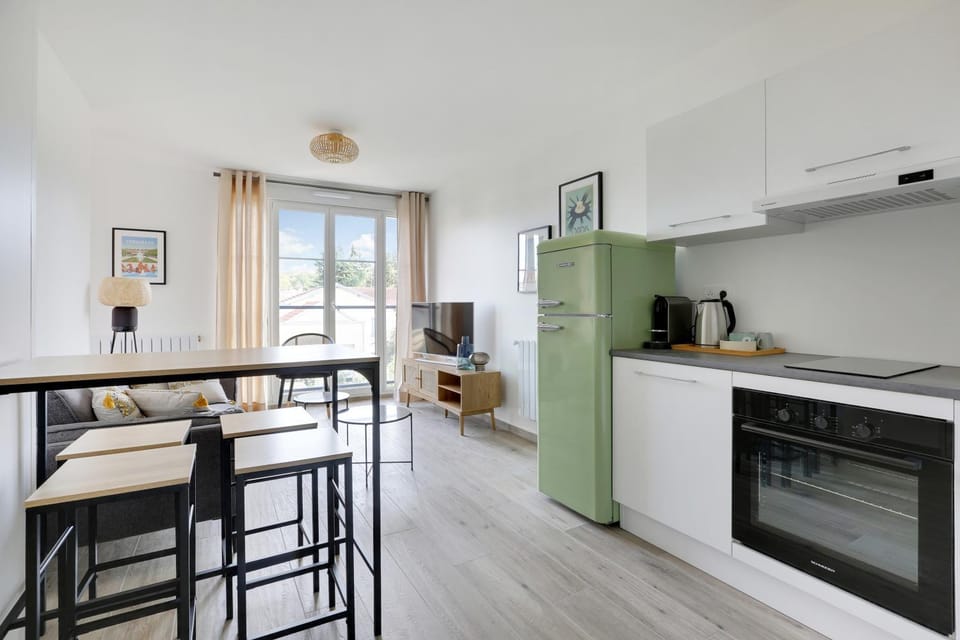 Coffee/tea facilities, Living room, Dining area, dishwasher, minibar, pet friendly, stove, toaster, kitchen