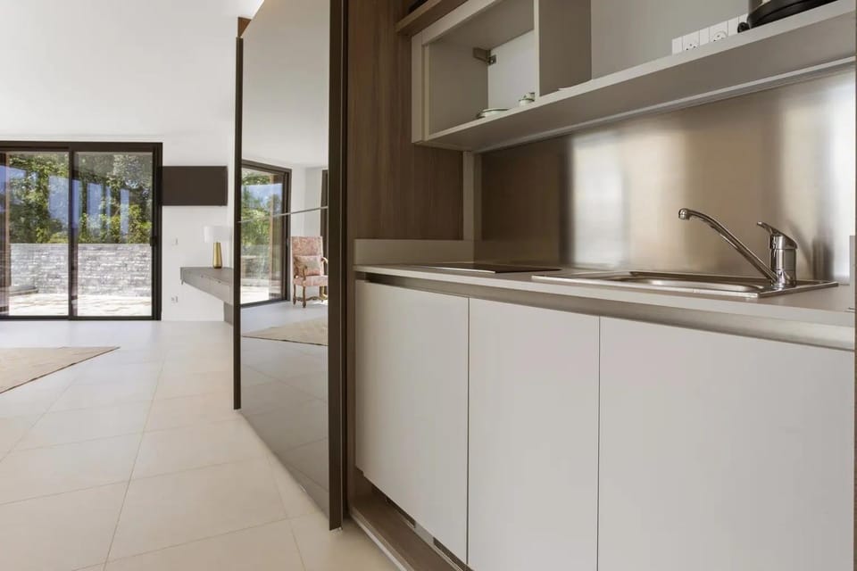 Kitchen or kitchenette, Living room