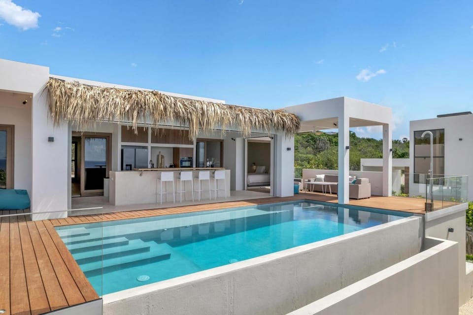 Property building, Lounge or bar, Swimming pool