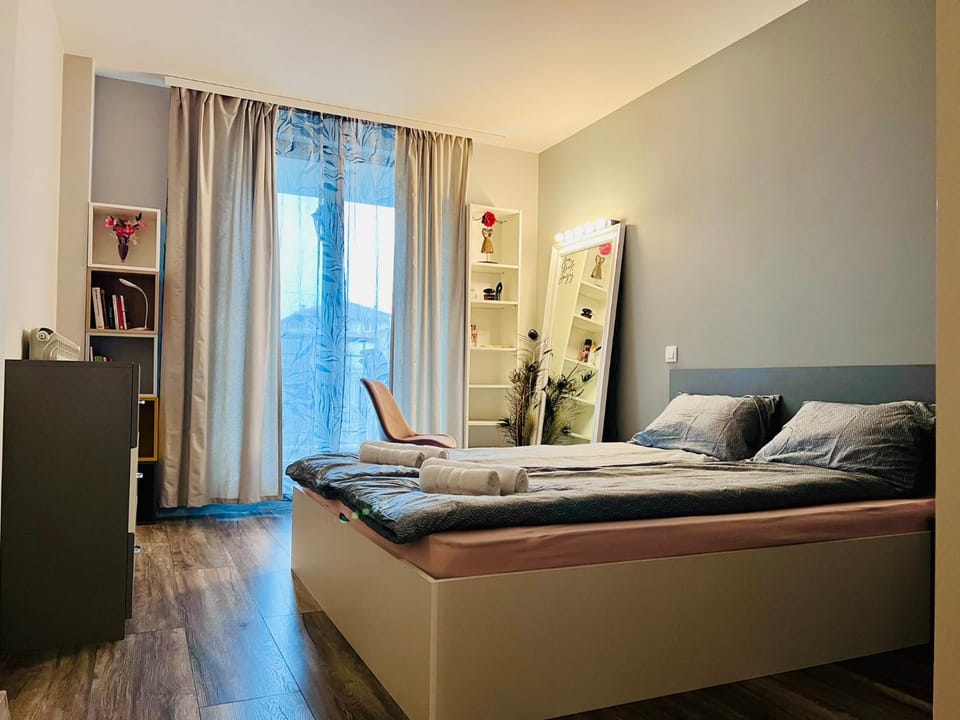 Bed, Bedroom, towels