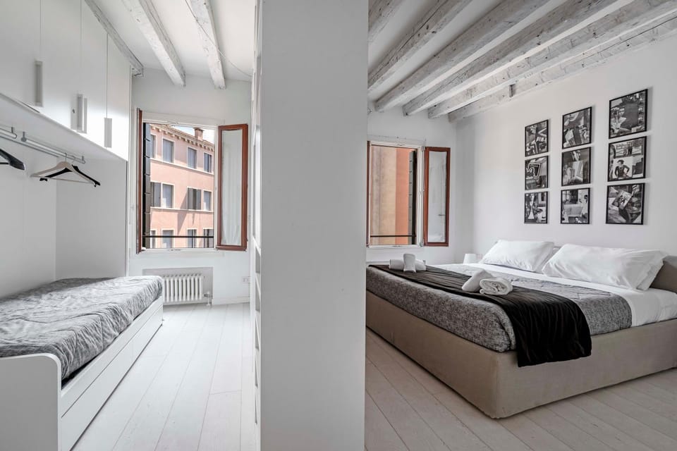 Bed, Photo of the whole room
