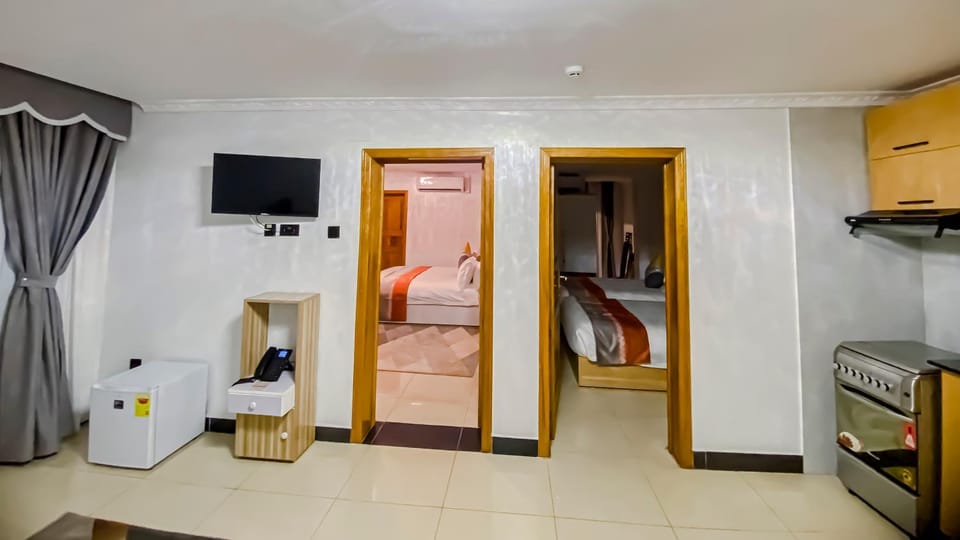 Communal lounge/ TV room, Bed, TV and multimedia, Living room, Seating area, minibar