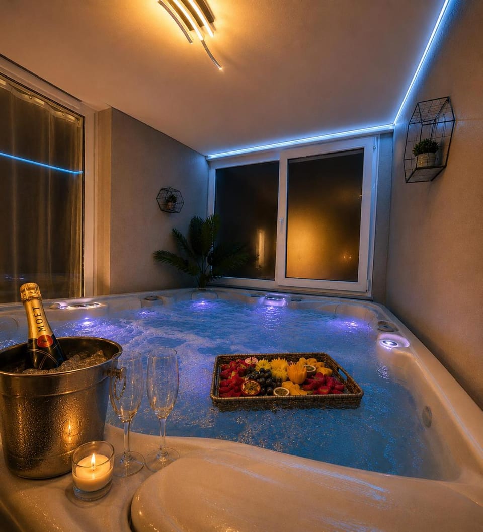 Natural landscape, Hot Tub, Pool view