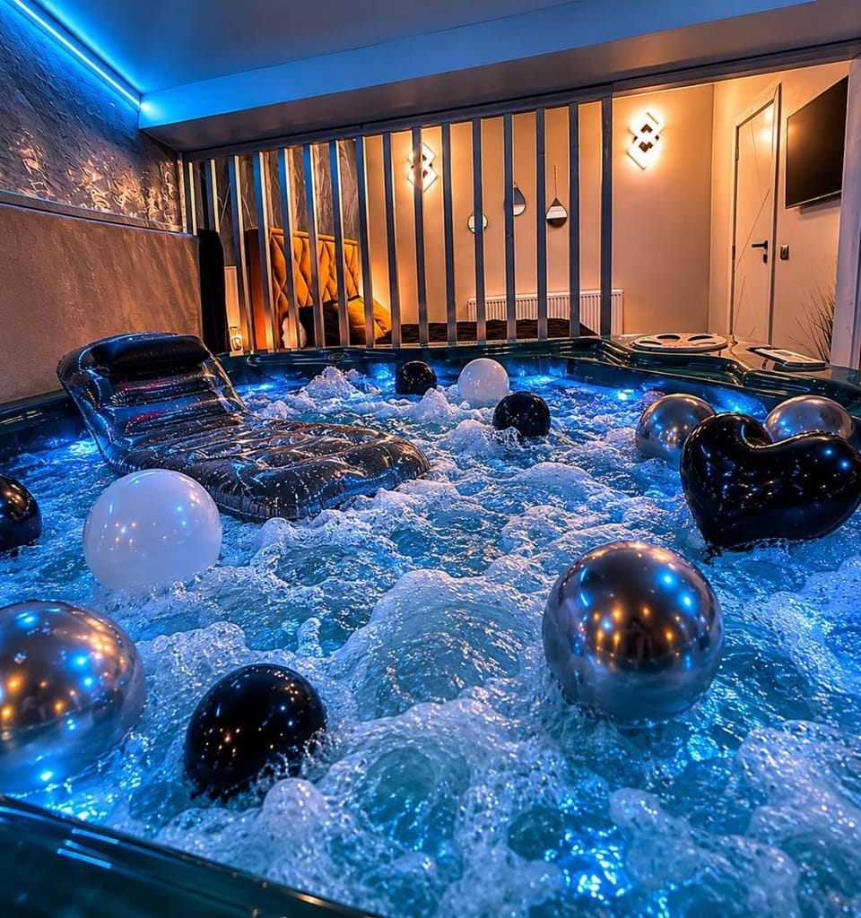 Hot Tub, Pool view
