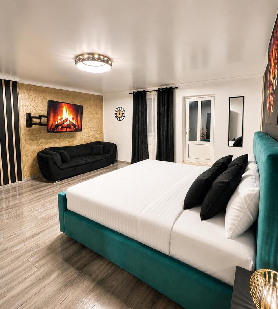 Luxor - Private Jacuzzi Boulevard Suites Apartment in Sibiu