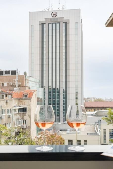 Sunny 2BR Flat - Top Location - Charming Balcony Apartment in Bucharest