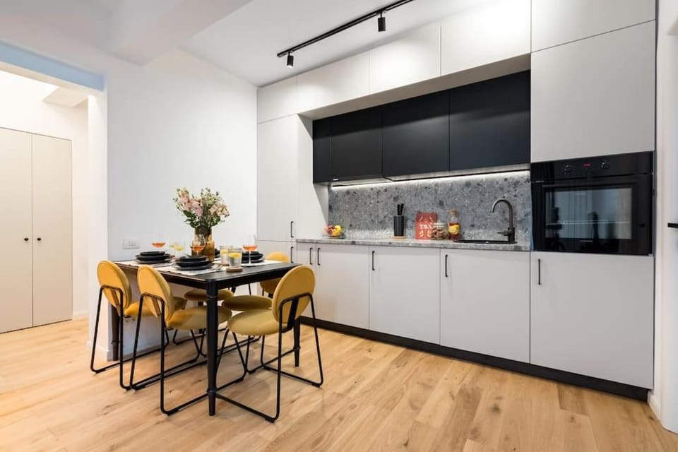 Sunny 2BR Flat - Top Location - Charming Balcony Apartment in Bucharest