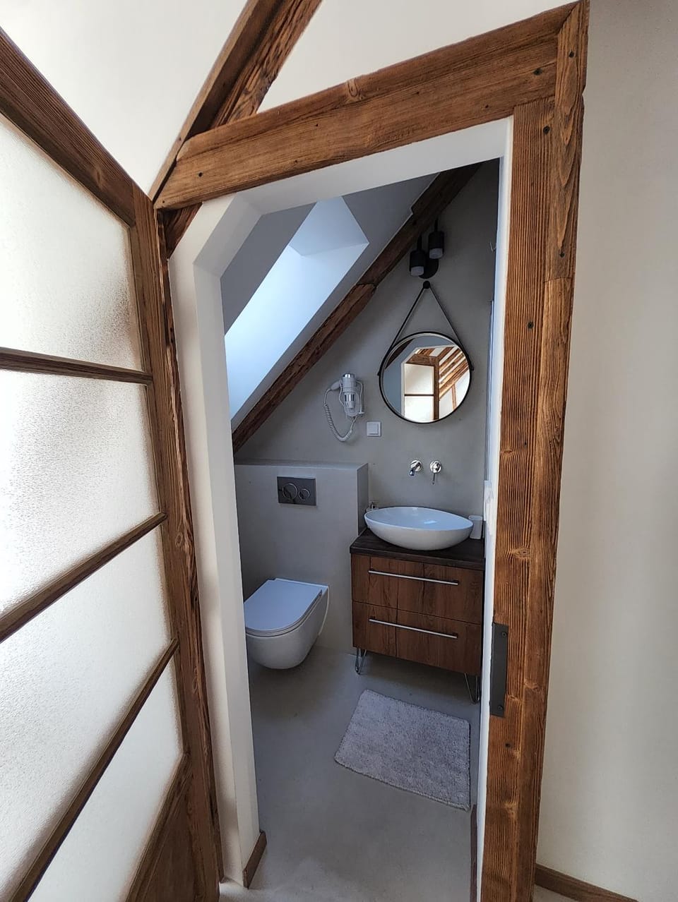 Bed, Bathroom, Photo of the whole room, Bedroom