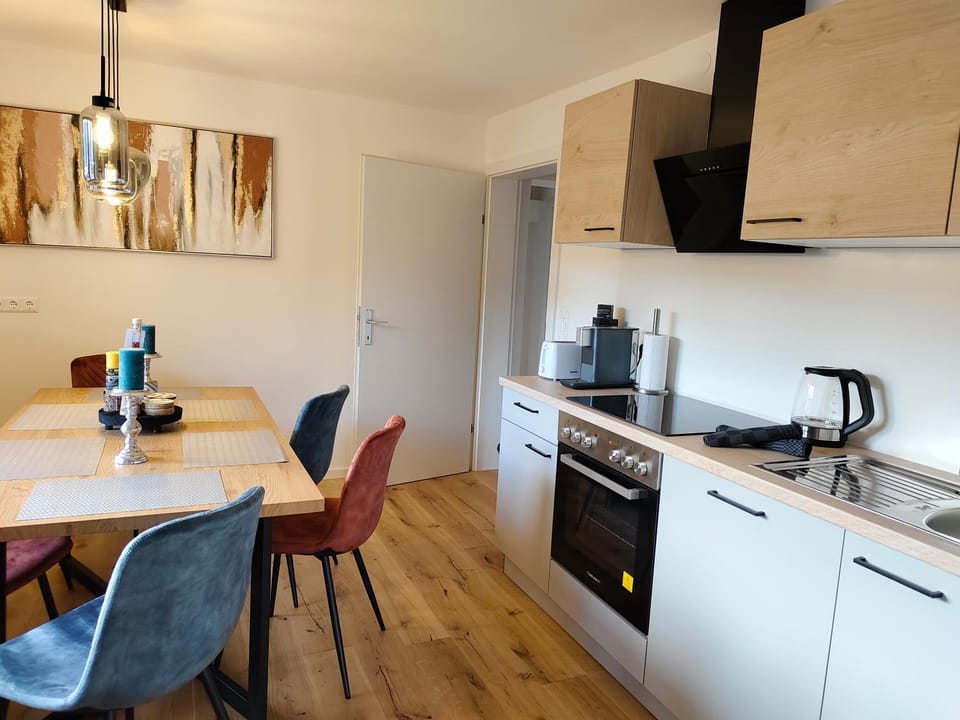 Coffee/tea facilities, Kitchen or kitchenette, Dining area, dishwasher, pet friendly, stove, toaster