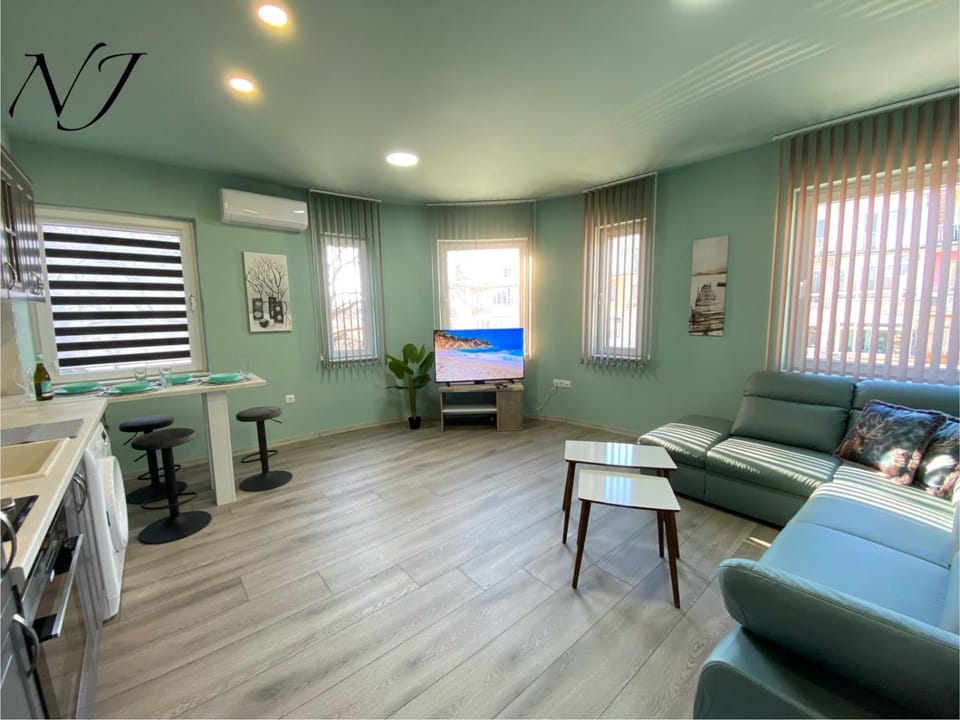 Living room, Seating area, Dining area, hair dresser