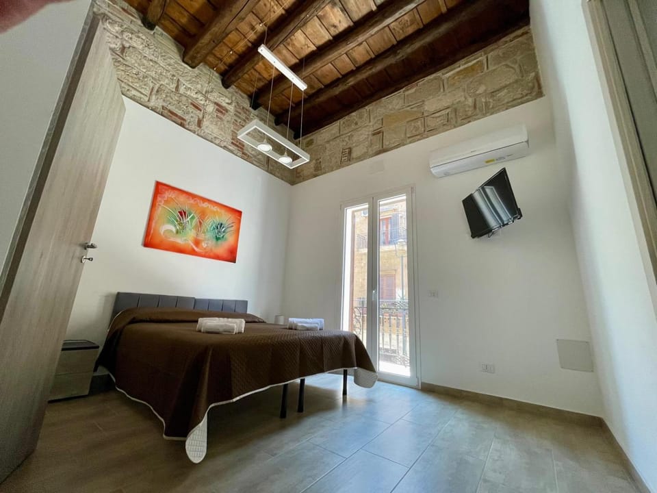 Bed, TV and multimedia, Photo of the whole room, Bedroom, air conditioner