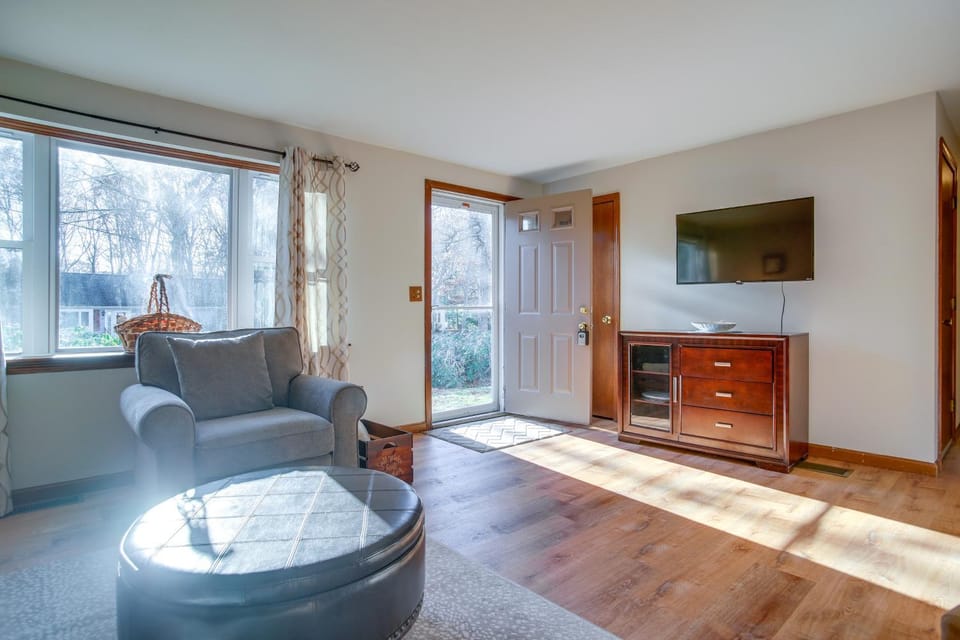 Golf & Unwind: Family Home 2 Mi to Covell’s Beach! House in Centerville