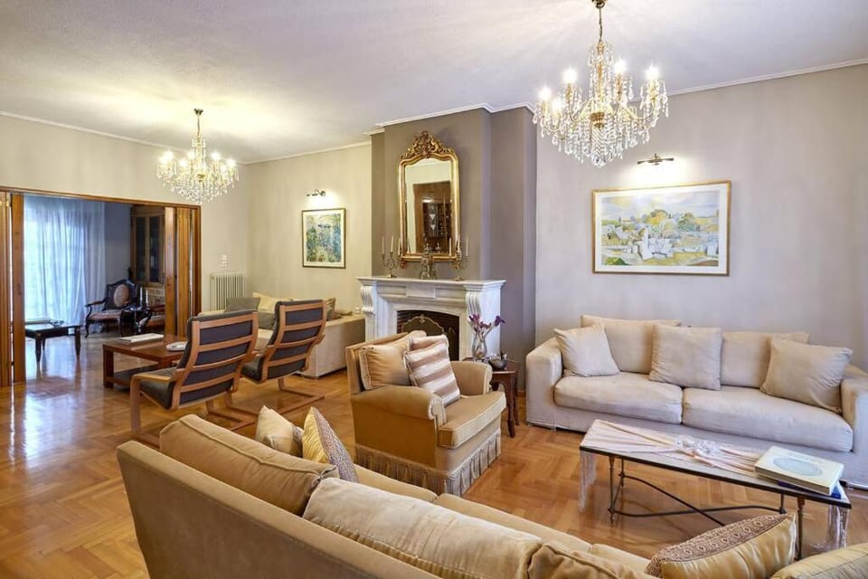 Living room, Seating area