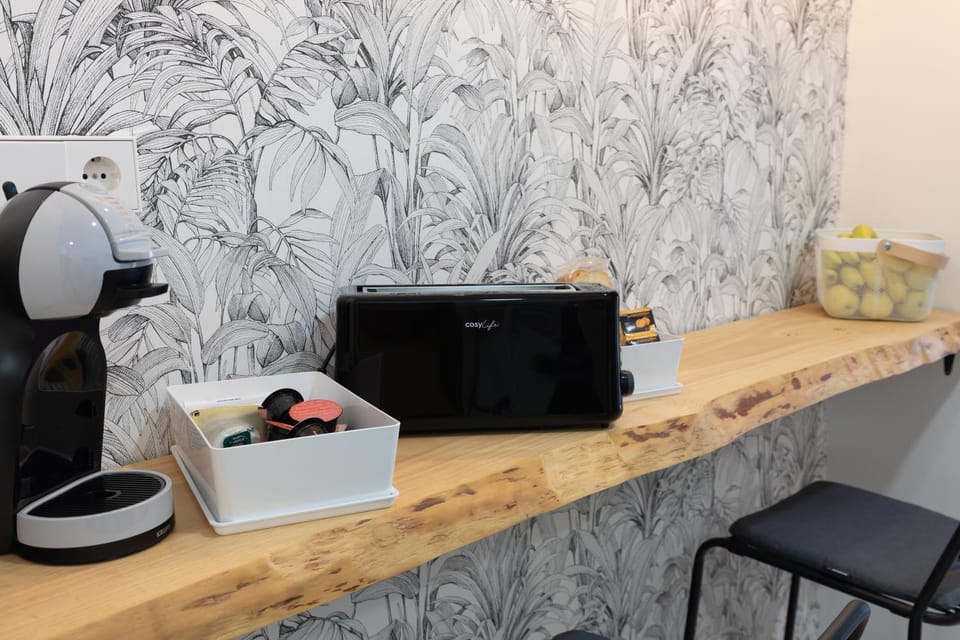 Coffee/tea facilities, toaster