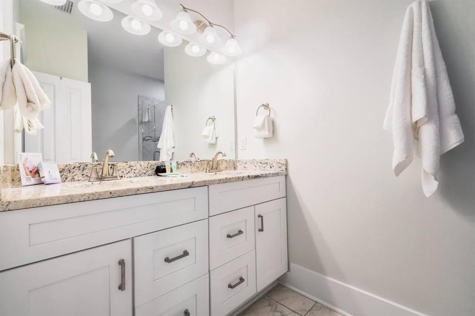 Bathroom, towels
