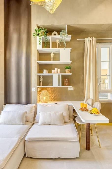 Living room, Seating area