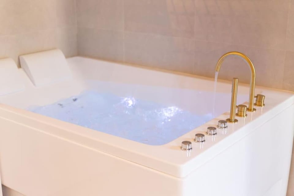 Hot Tub, Bath