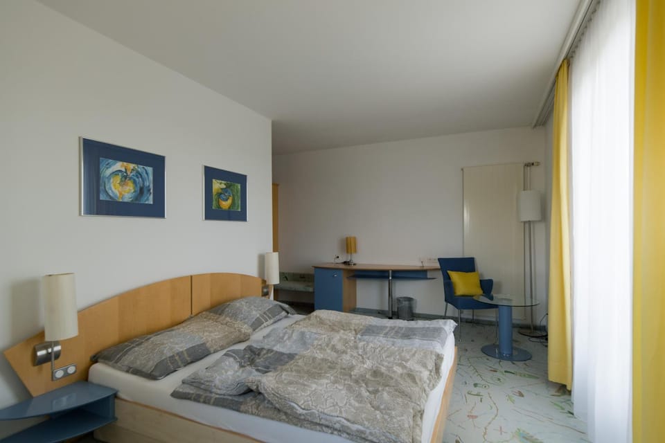 Bed, Photo of the whole room, Bedroom, hair dresser
