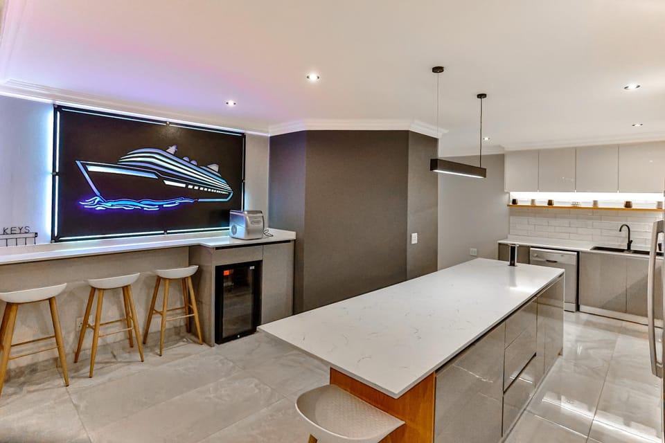 Chakas Terrace 7 - Luxurious Beach House Apartment in Dolphin Coast