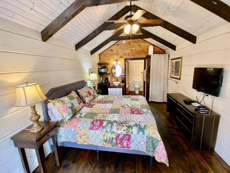 Tiny Home Cottage Near the Smokies #3 Ingrid House in Sevier County