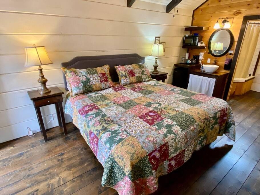 Tiny Home Cottage Near the Smokies #3 Ingrid House in Sevier County