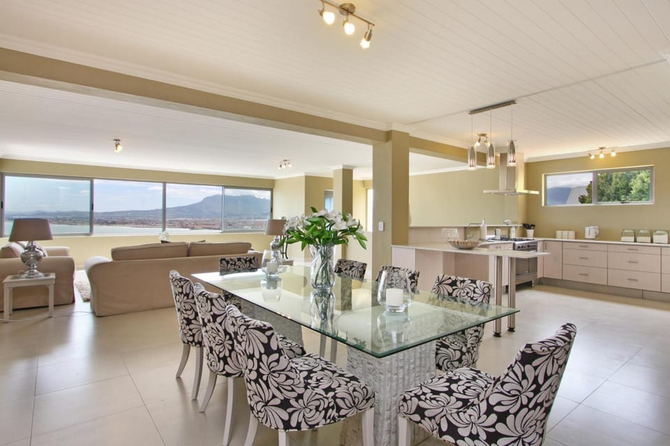 Bird's eye view, TV and multimedia, Kitchen or kitchenette, Lounge or bar, Dining area