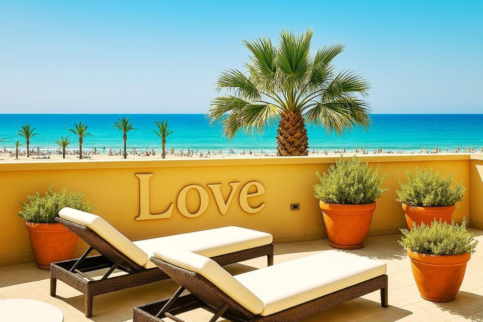 Nearby landmark, Natural landscape, Beach, Evening entertainment, Sea view, sunbed