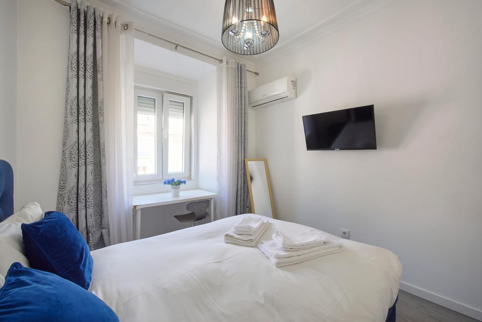 New 3 bedroom flat with river on sight @Alameda Apartment in Lisbon