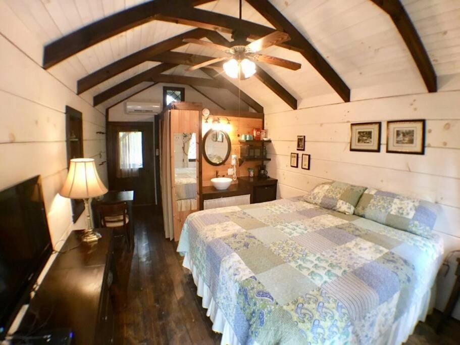 Tiny Home Cottage Near the Smokies #4 Stella House in Sevier County