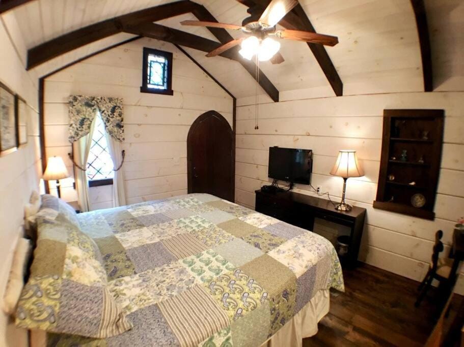 Tiny Home Cottage Near the Smokies #4 Stella House in Sevier County
