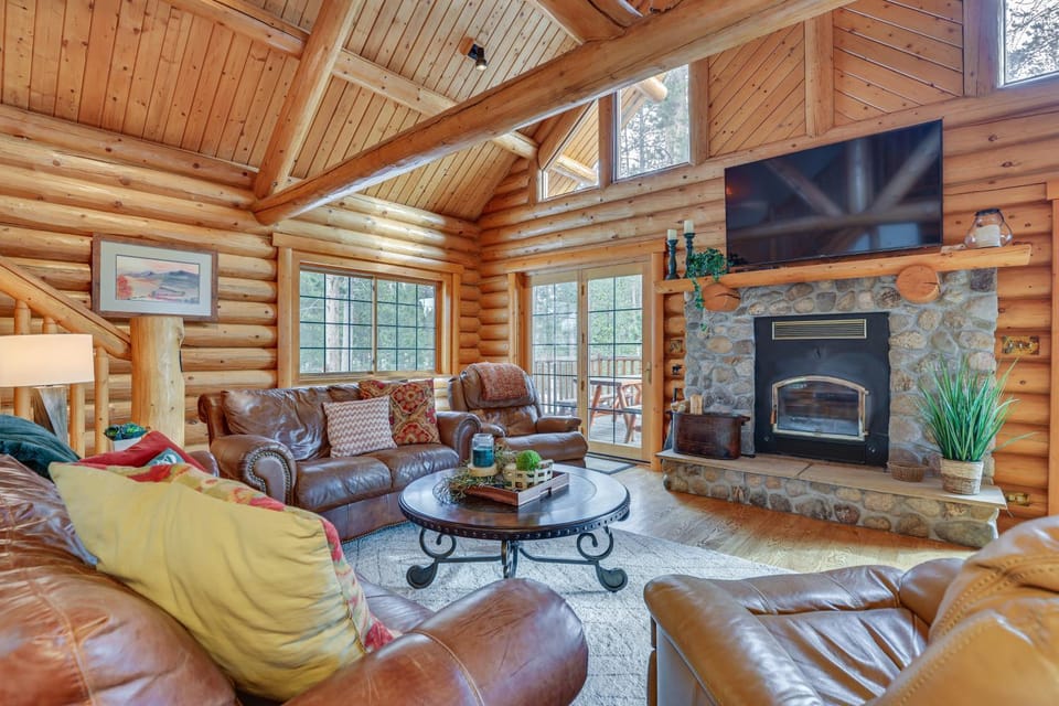 4 Mi to Rocky Mtn Nat'l Park: Cabin Near Town! Cabin in Rocky Mountain National Park