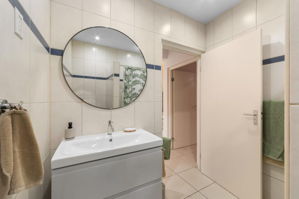 Toilet, Bathroom, towels