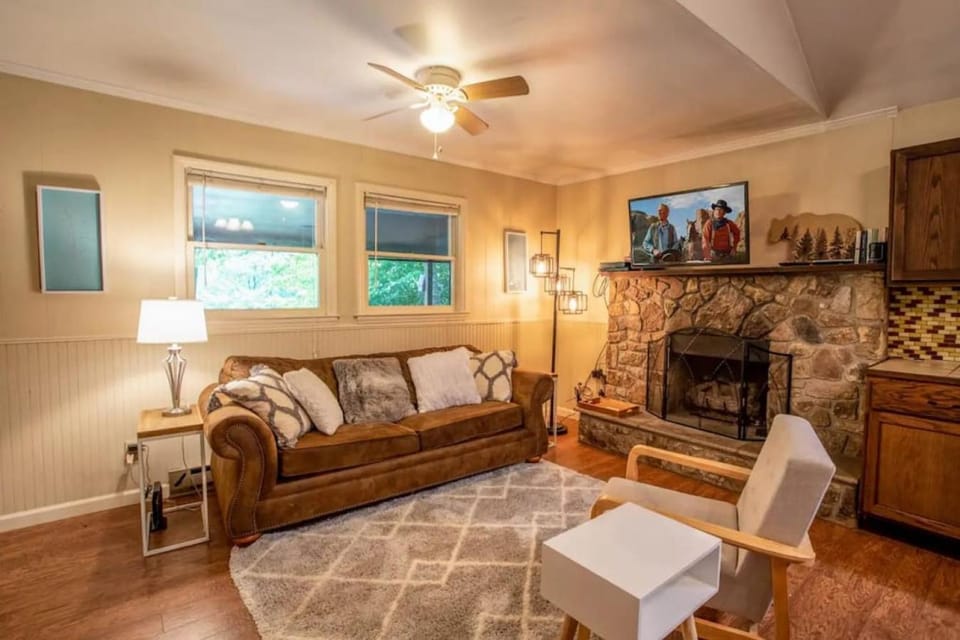 Seating area, fireplace