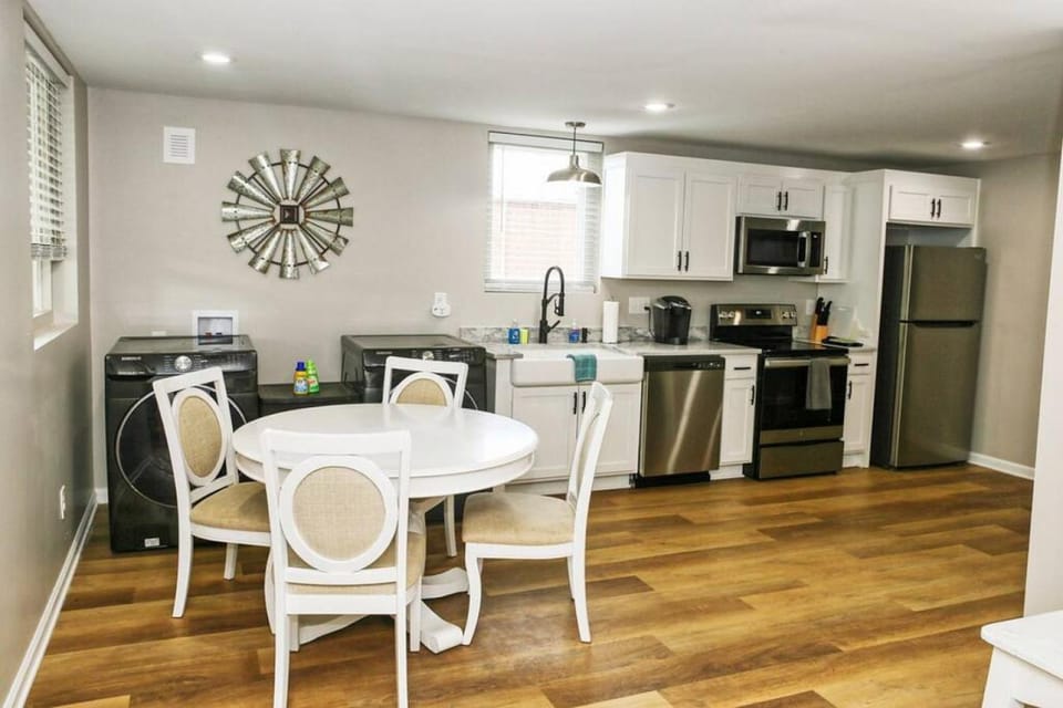 Kitchen or kitchenette, Dining area, dishwasher, oven, stove