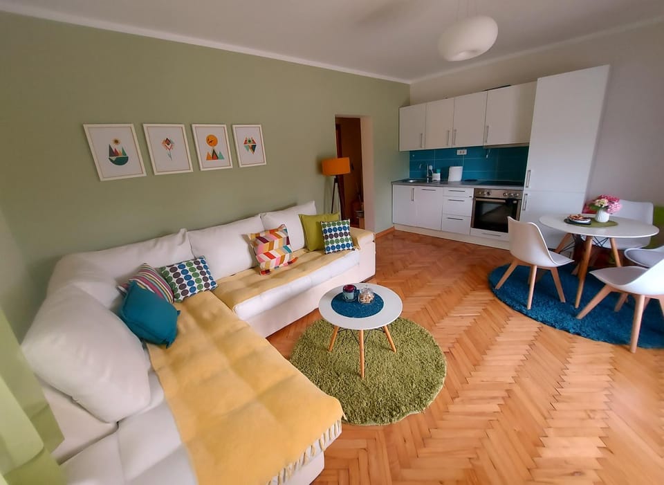 Living room, Dining area, kitchen