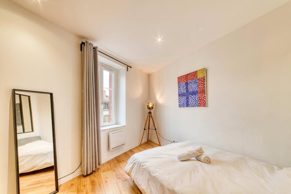 Bed, Bedroom, towels