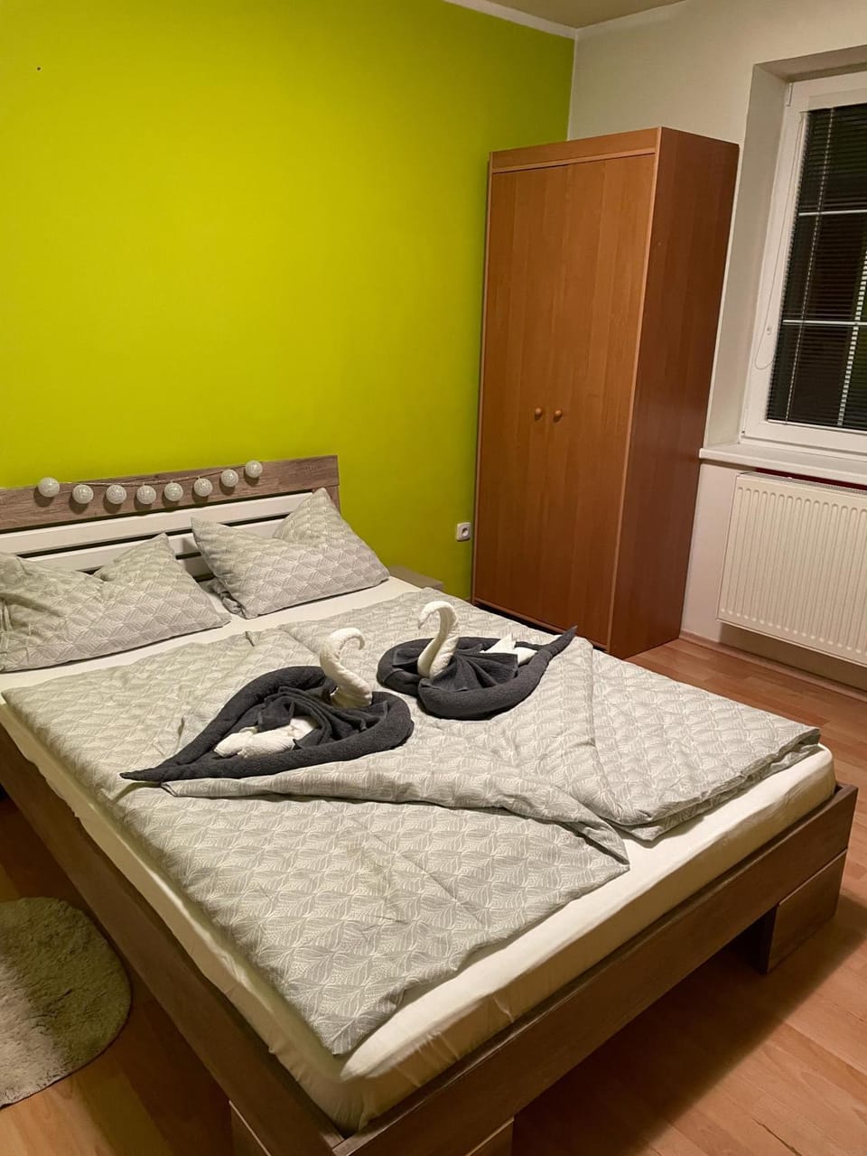 Bed, Bedroom, towels, wardrobe