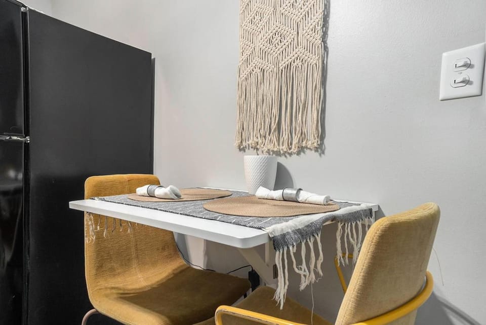 The Downtown Delight - New Corporate Apt Downtown Apartment in Grand Rapids