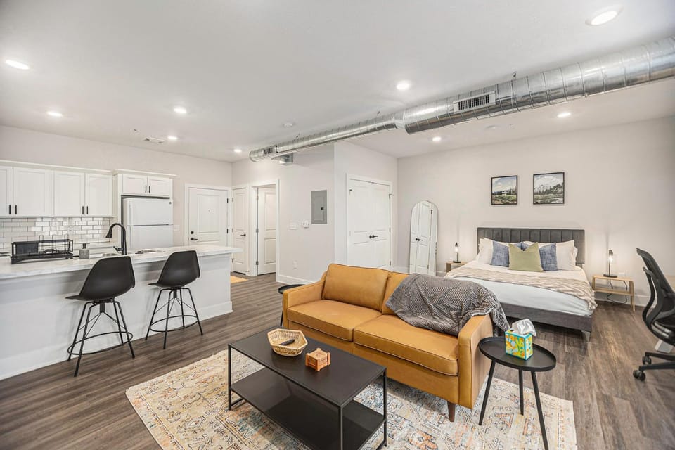 The Urban Oasis -Brand New Corporate Apt Downtown Apartment in Grand Rapids