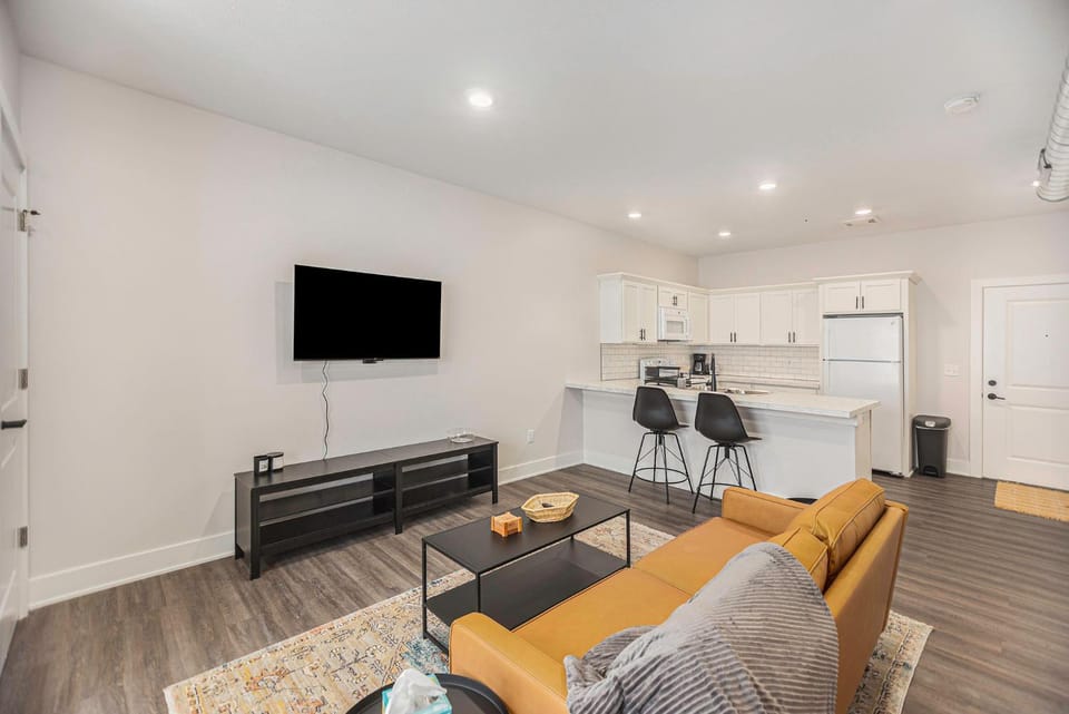The Urban Oasis -Brand New Corporate Apt Downtown Apartment in Grand Rapids