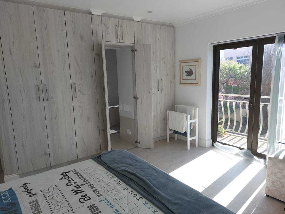 Bed, View (from property/room), Balcony/Terrace, wardrobe